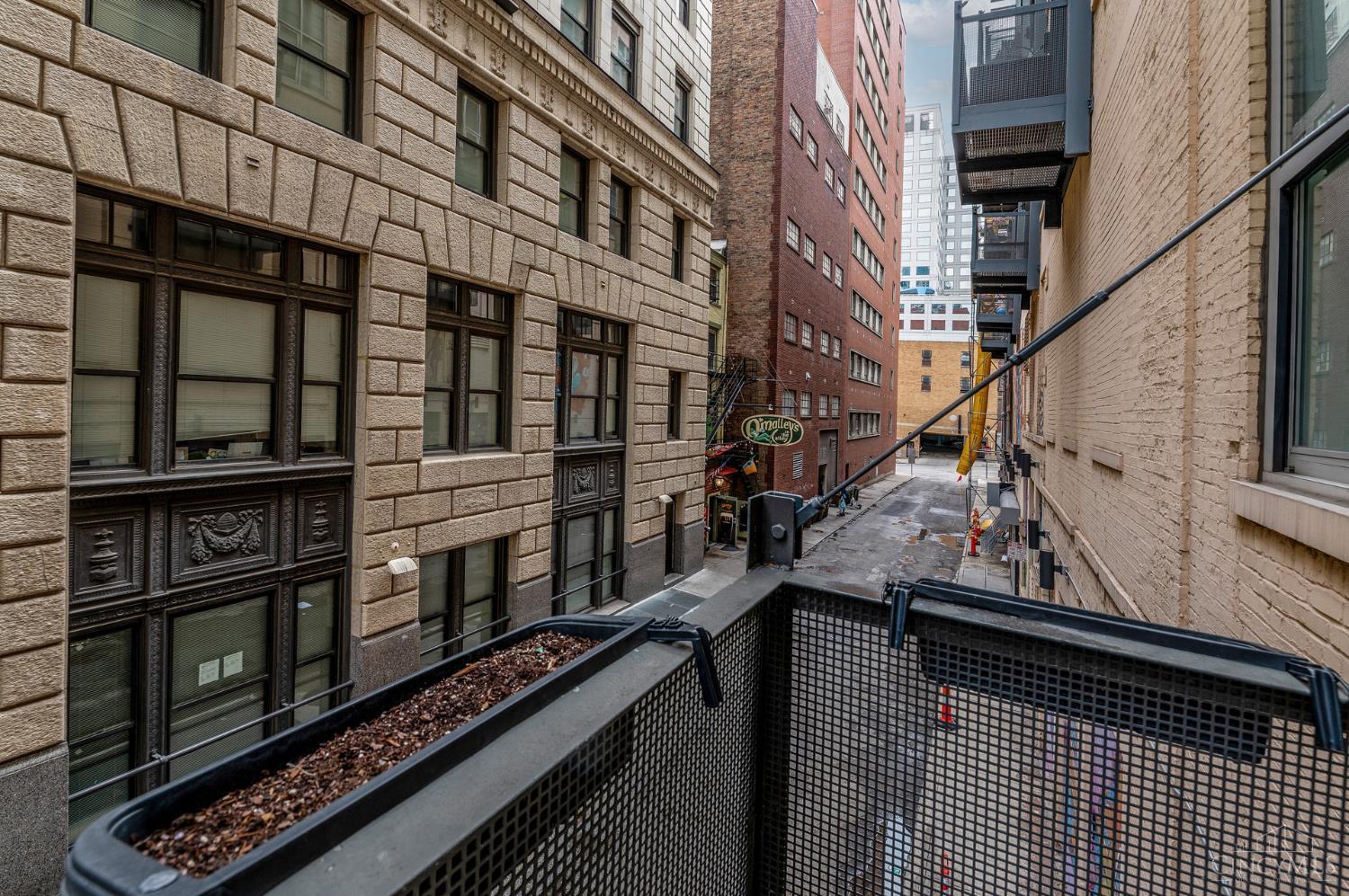 15 W Fourth Street Unit: 103