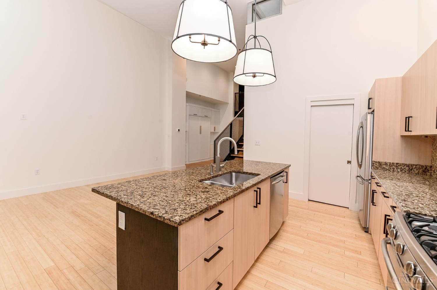 15 W Fourth Street Unit: 103
