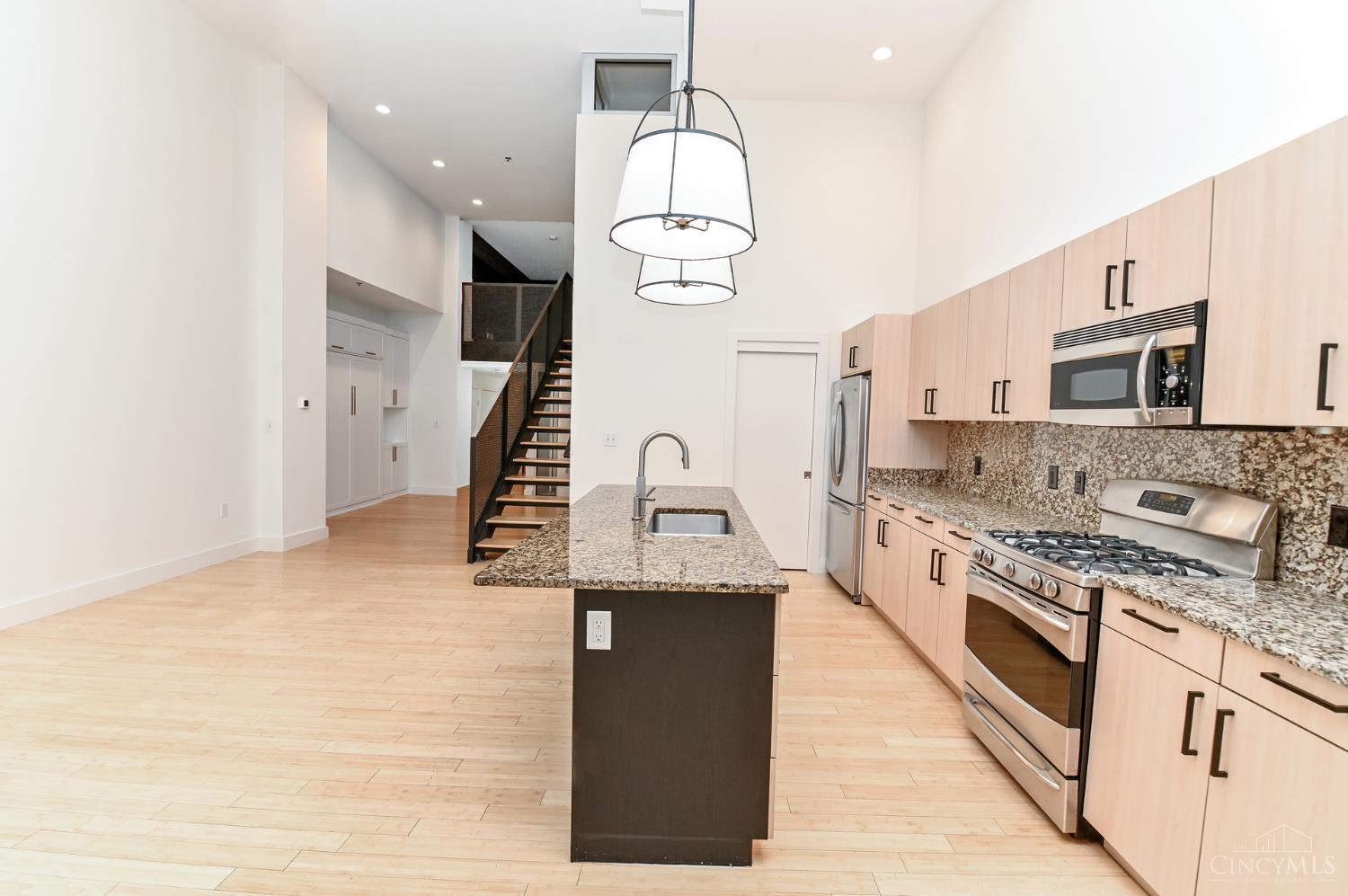 15 W Fourth Street Unit: 103