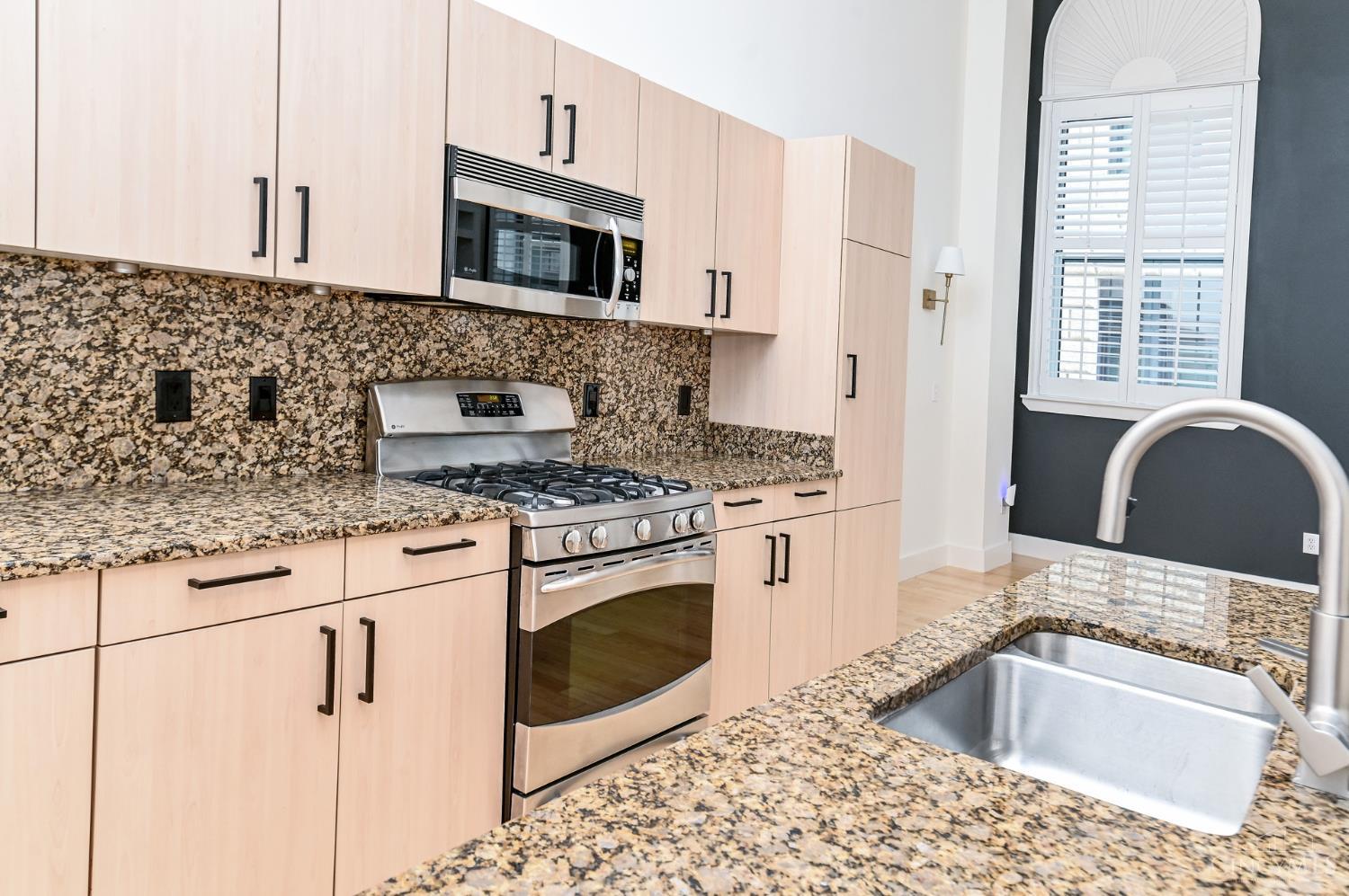 15 W Fourth Street Unit: 103