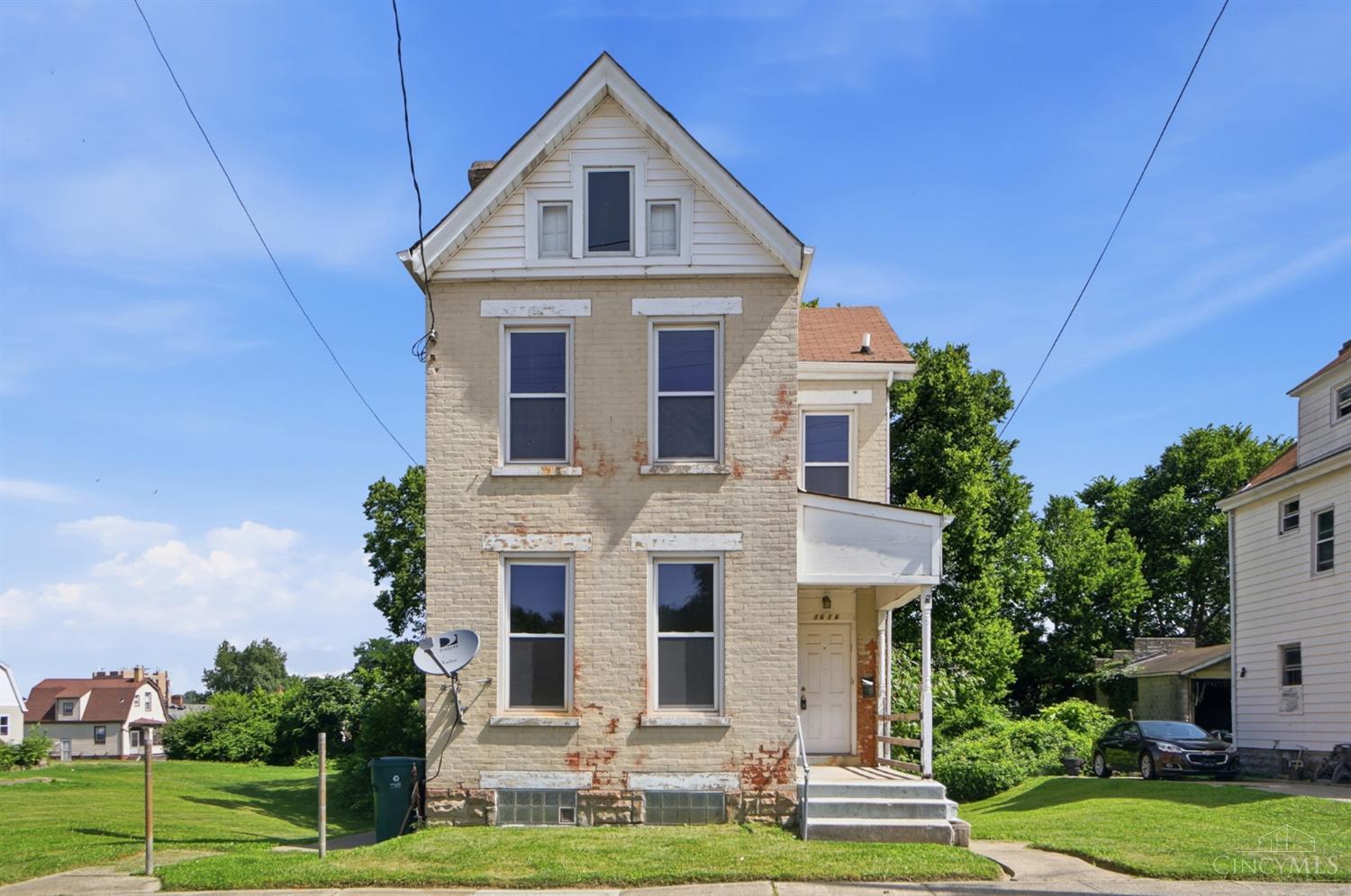 1616 Brewster Avenue