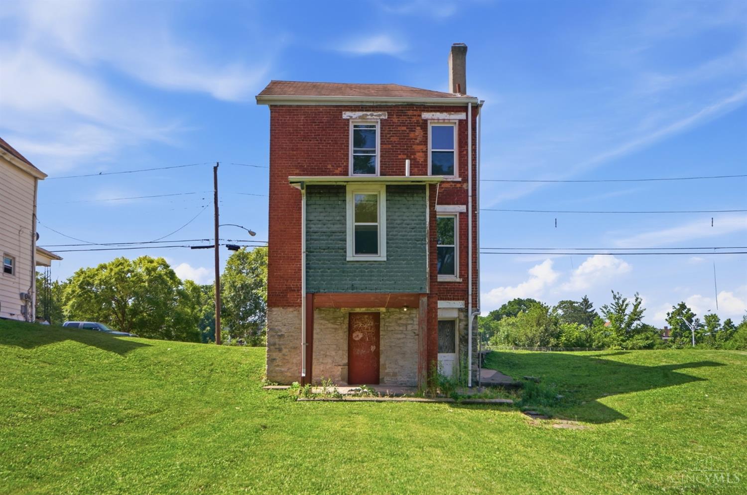 1616 Brewster Avenue