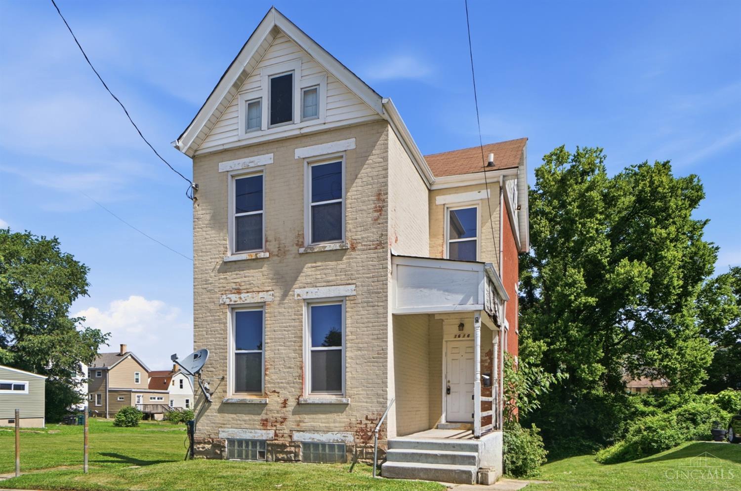 1616 Brewster Avenue