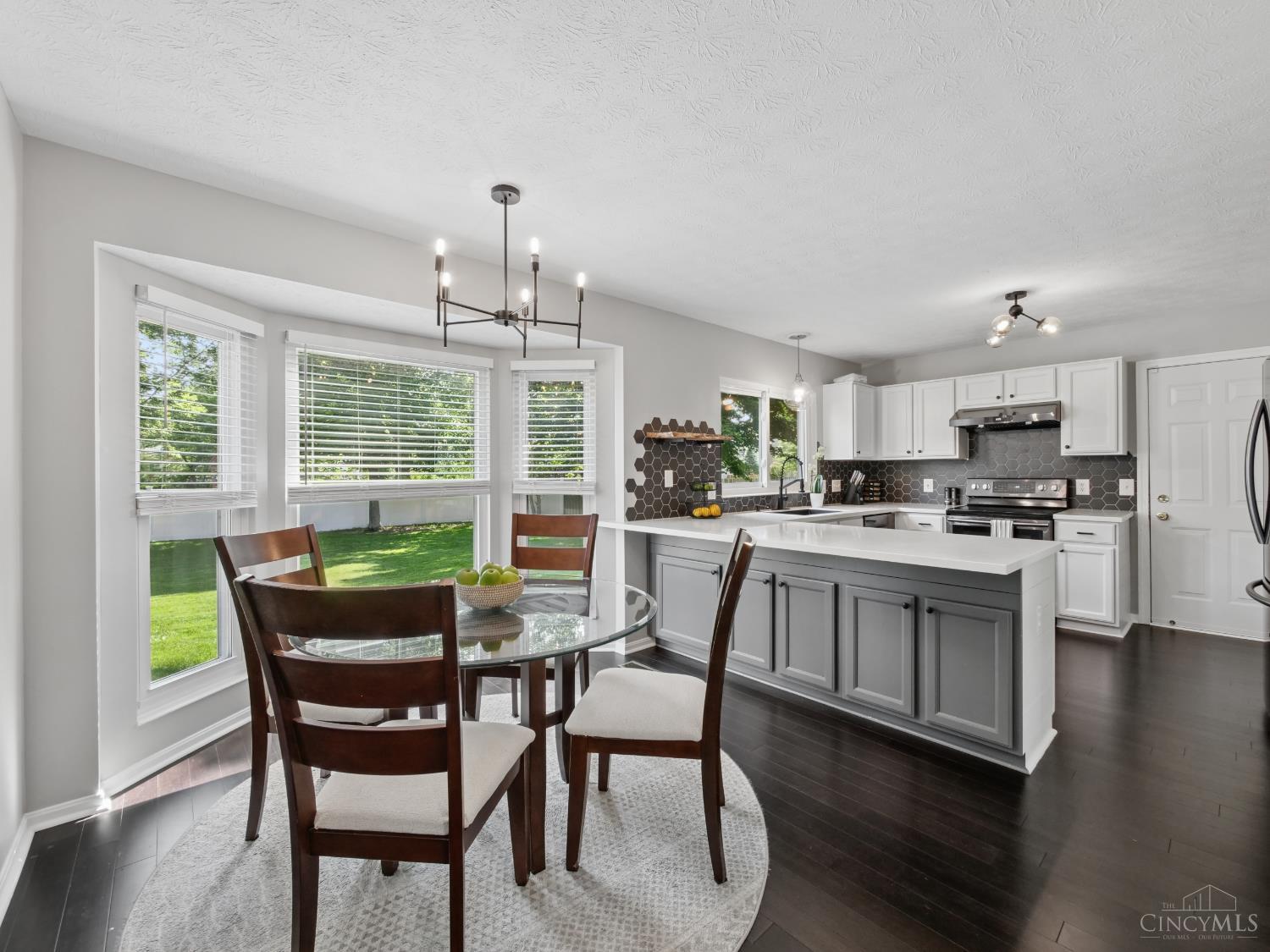 4176 Knollview Court