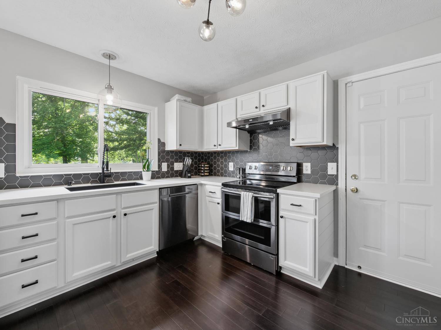 4176 Knollview Court