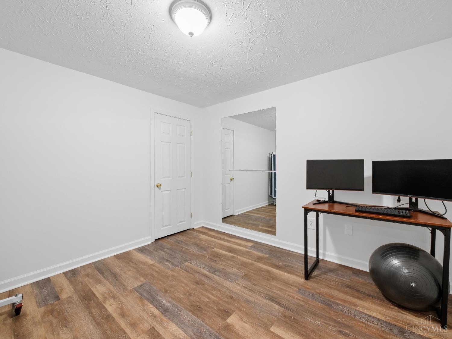 4176 Knollview Court