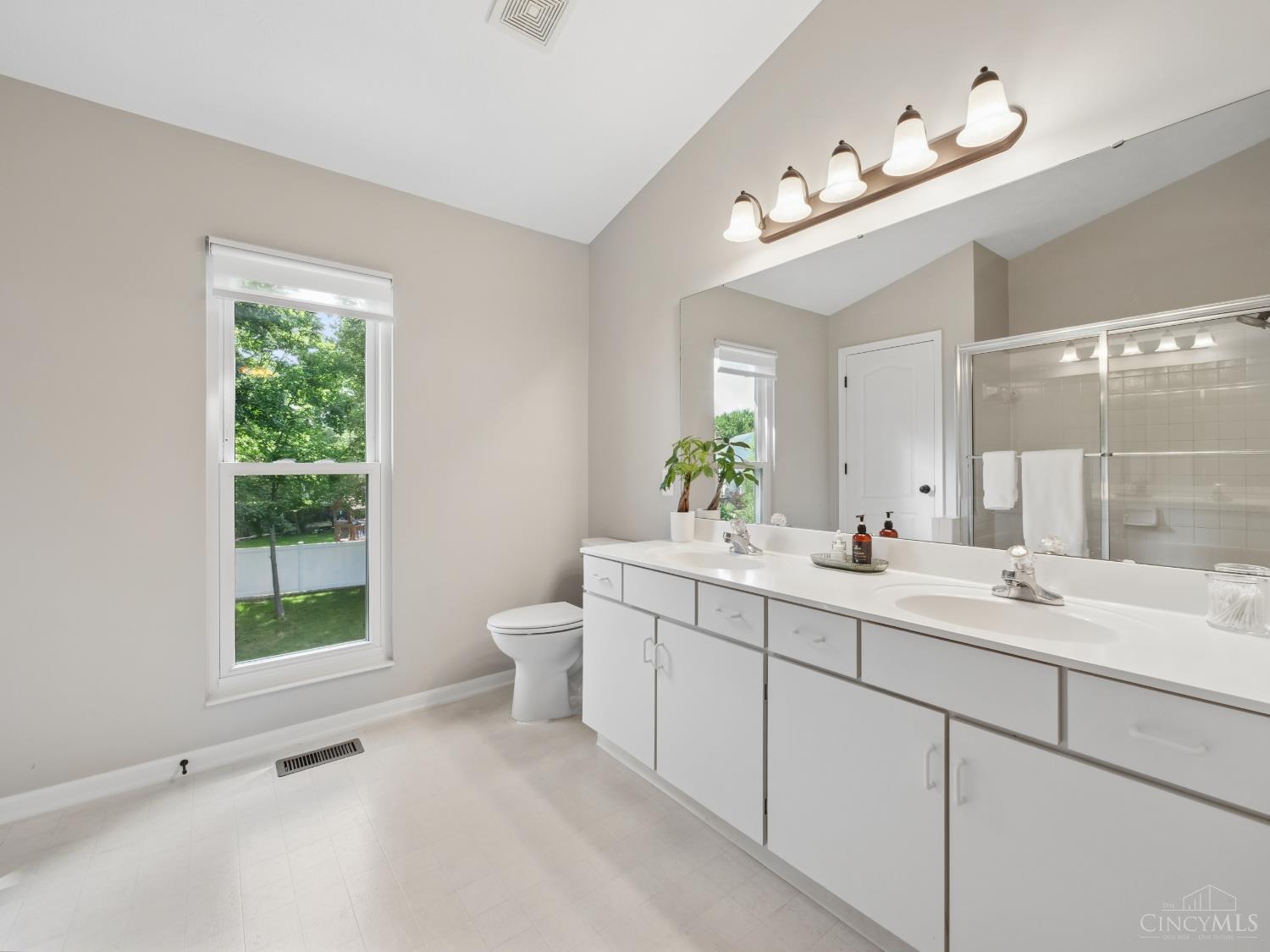 4176 Knollview Court