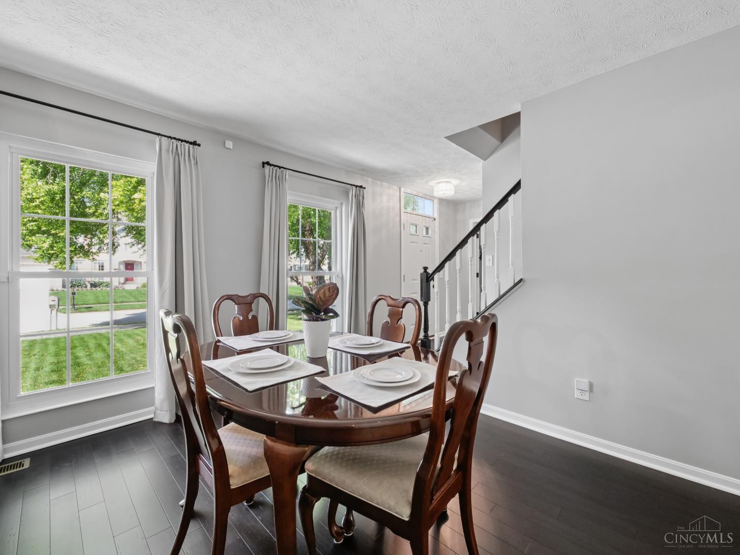 4176 Knollview Court