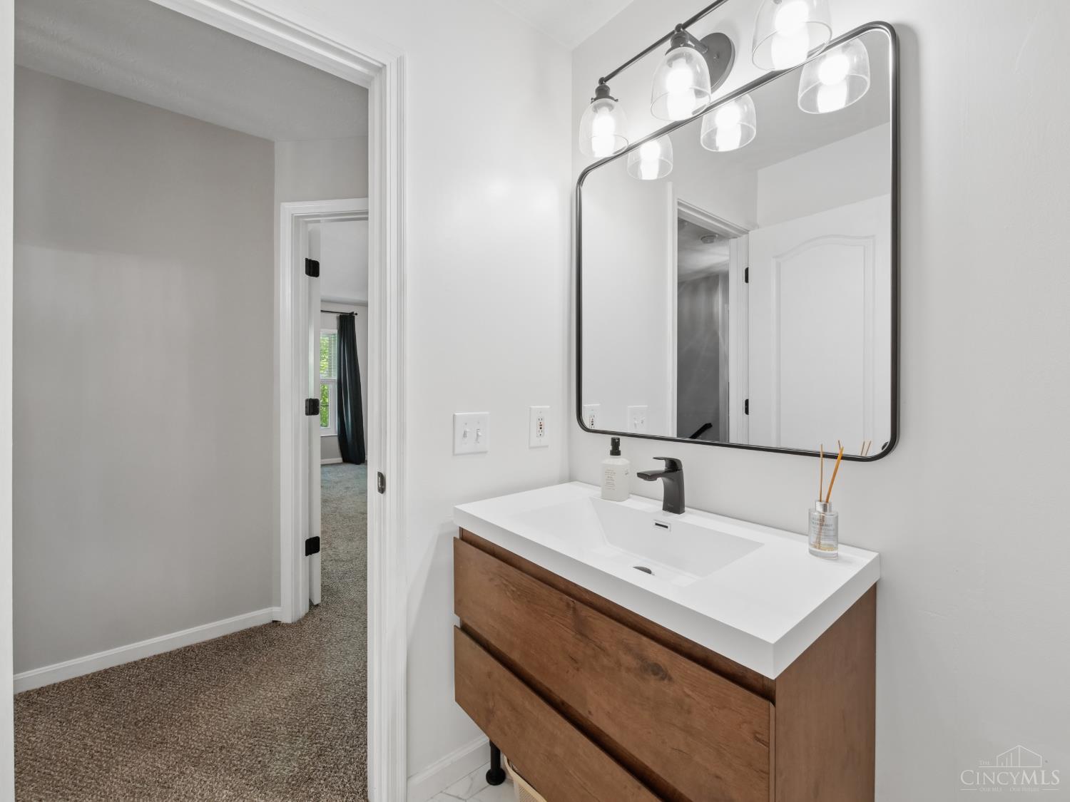 4176 Knollview Court