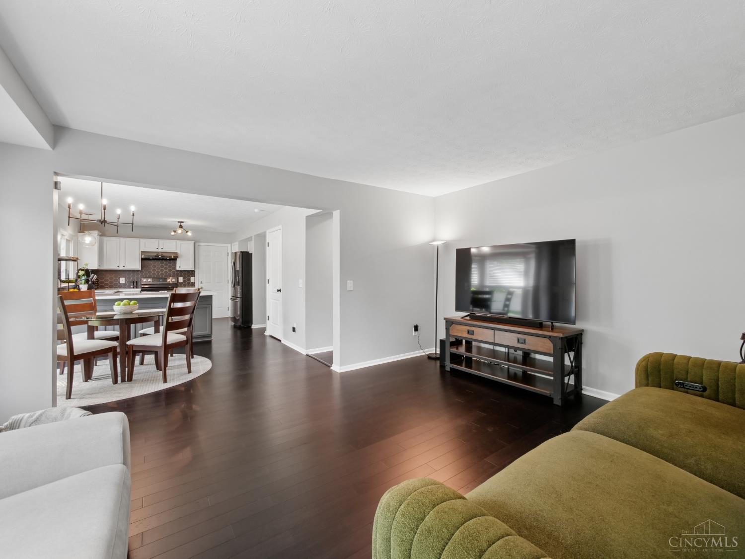4176 Knollview Court