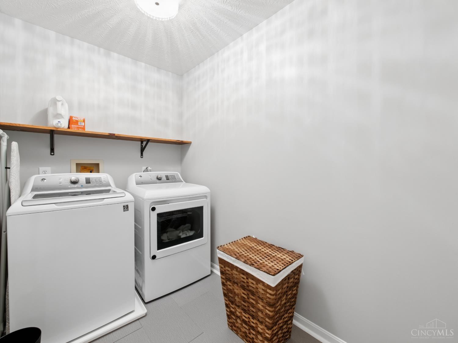 4176 Knollview Court