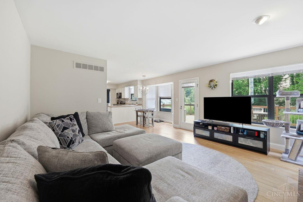 7857 Glen Oaks Court