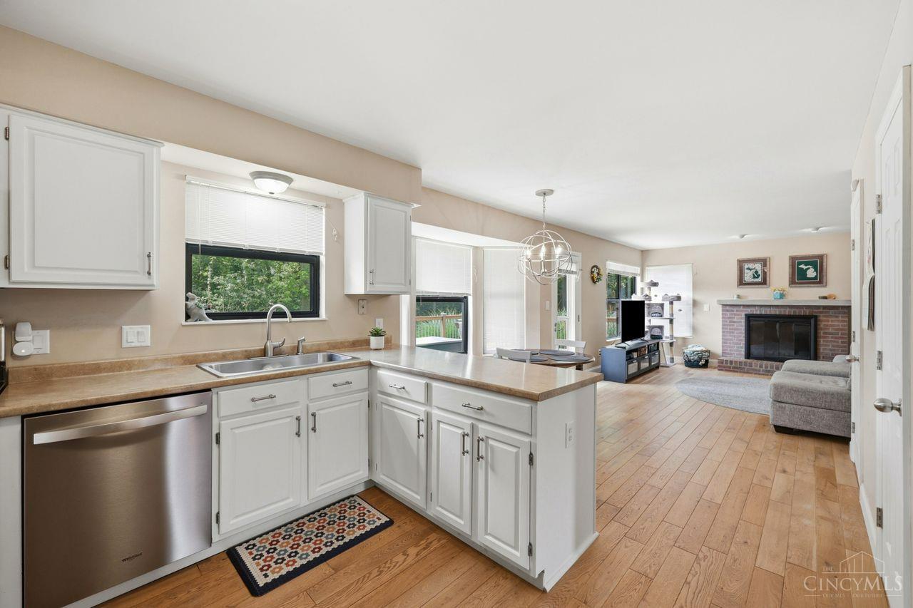 7857 Glen Oaks Court