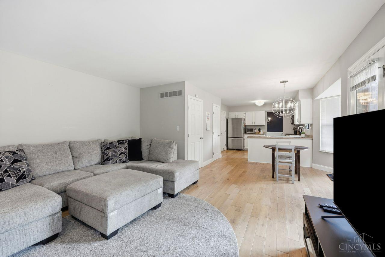 7857 Glen Oaks Court