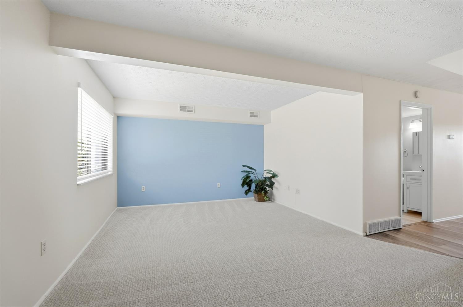 7752 Montgomery Road Unit: 3