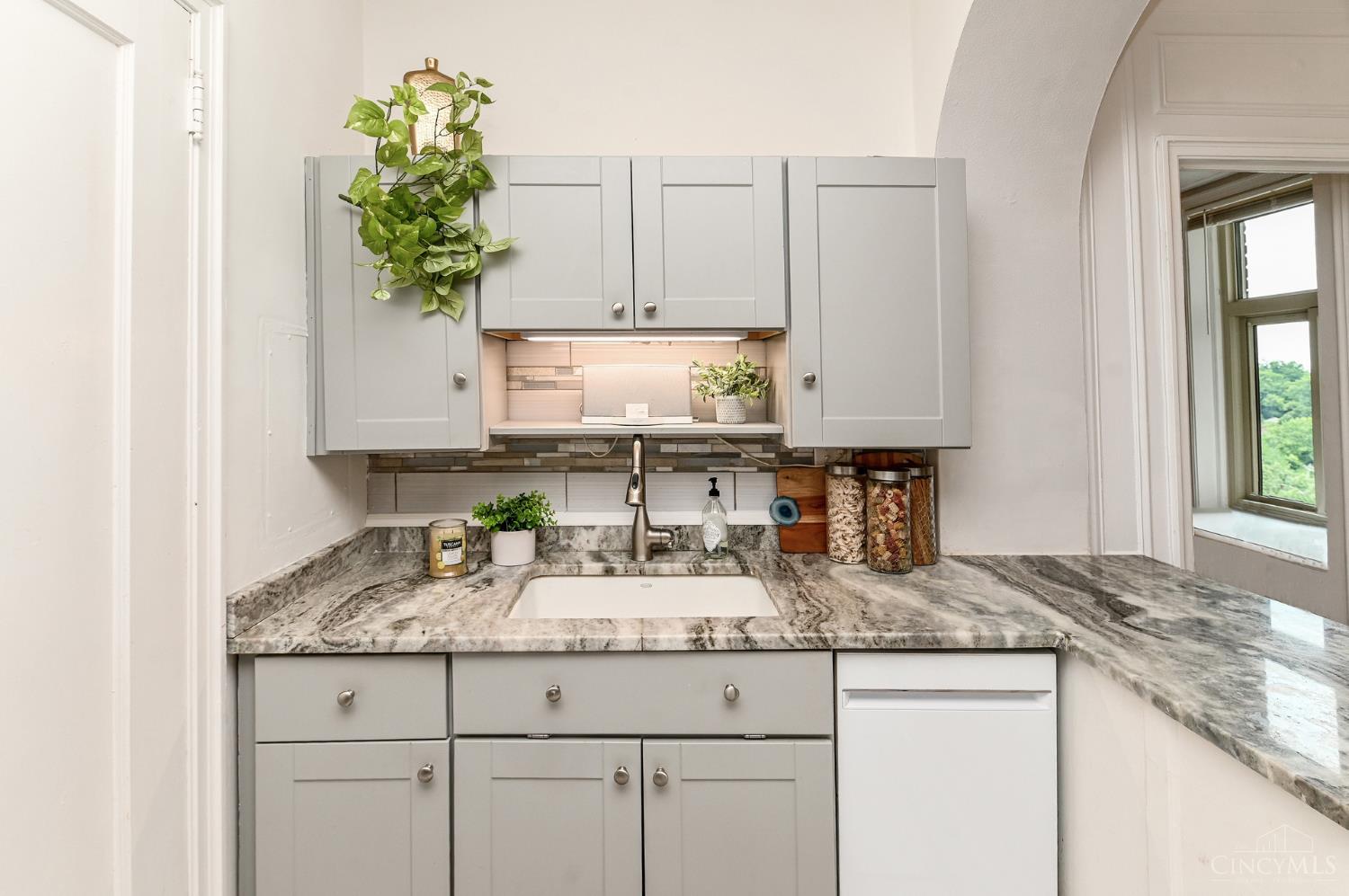 3900 Rose Hill Avenue Unit: 805A