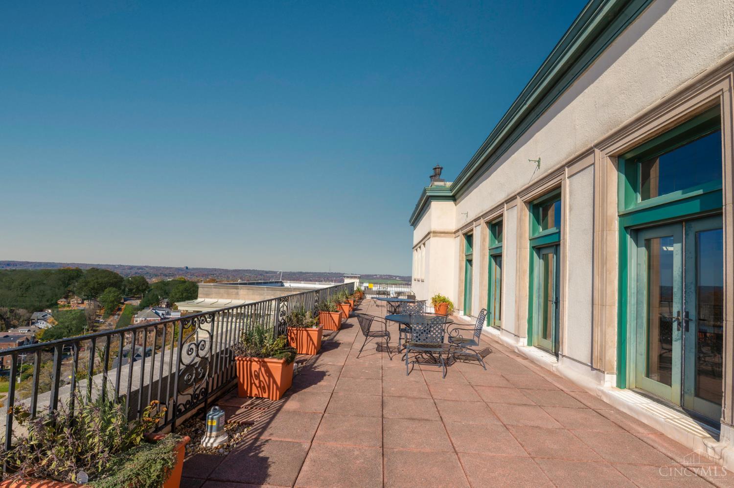 3900 Rose Hill Avenue Unit: 805A