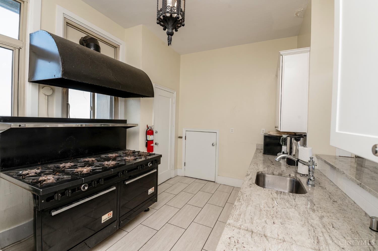 3900 Rose Hill Avenue Unit: 805A