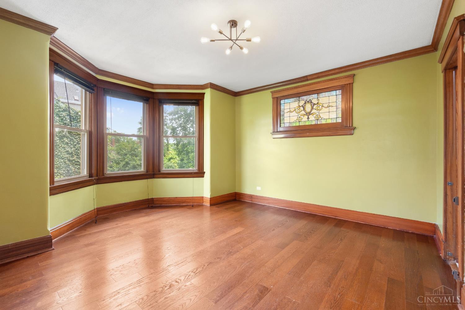 564 Considine Avenue