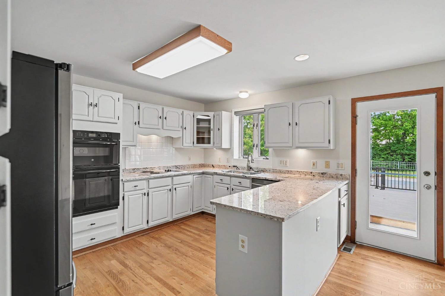 3416 Surrey Lane