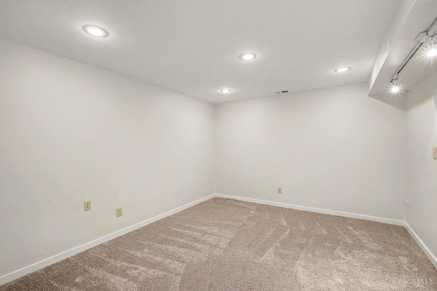 3416 Surrey Lane