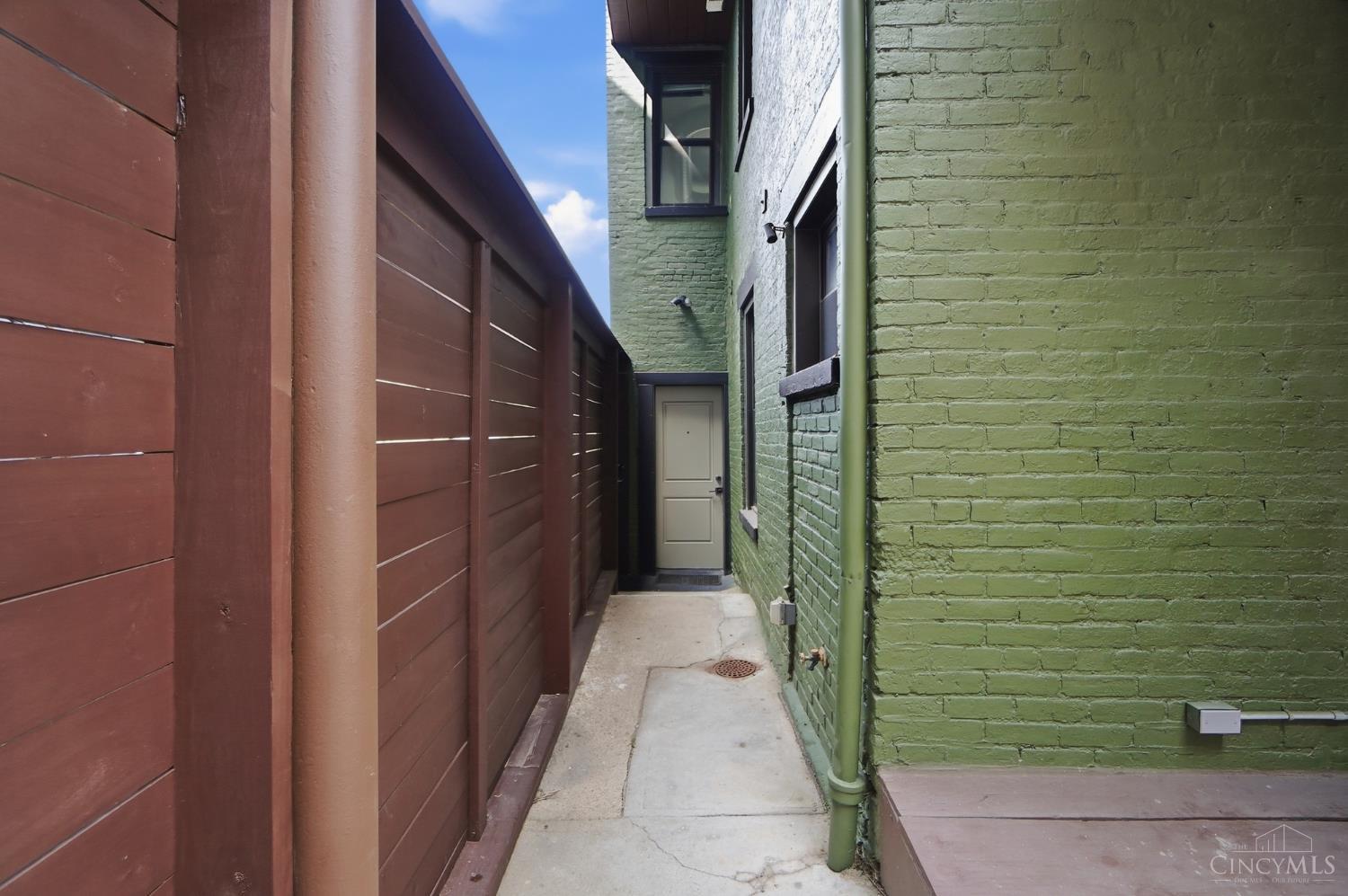 154 E McMicken Avenue