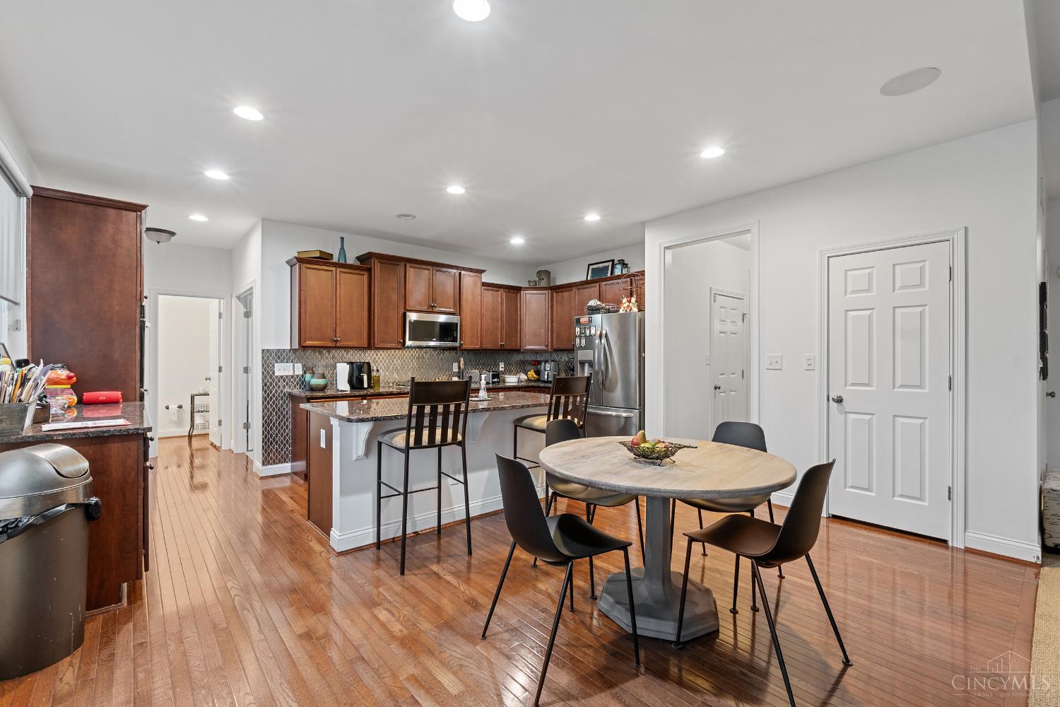 3596 Riverside Drive