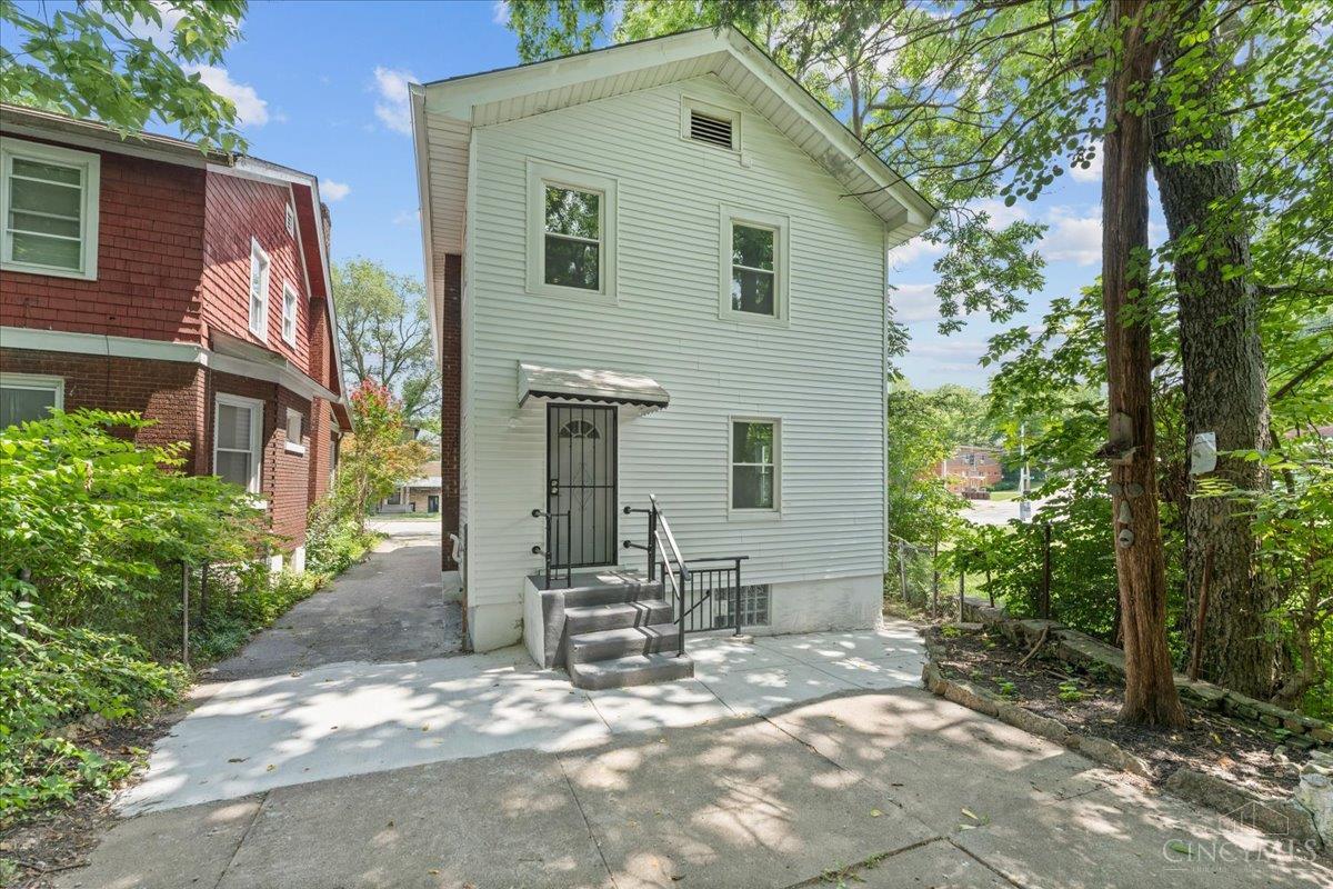 2011 Highland Avenue