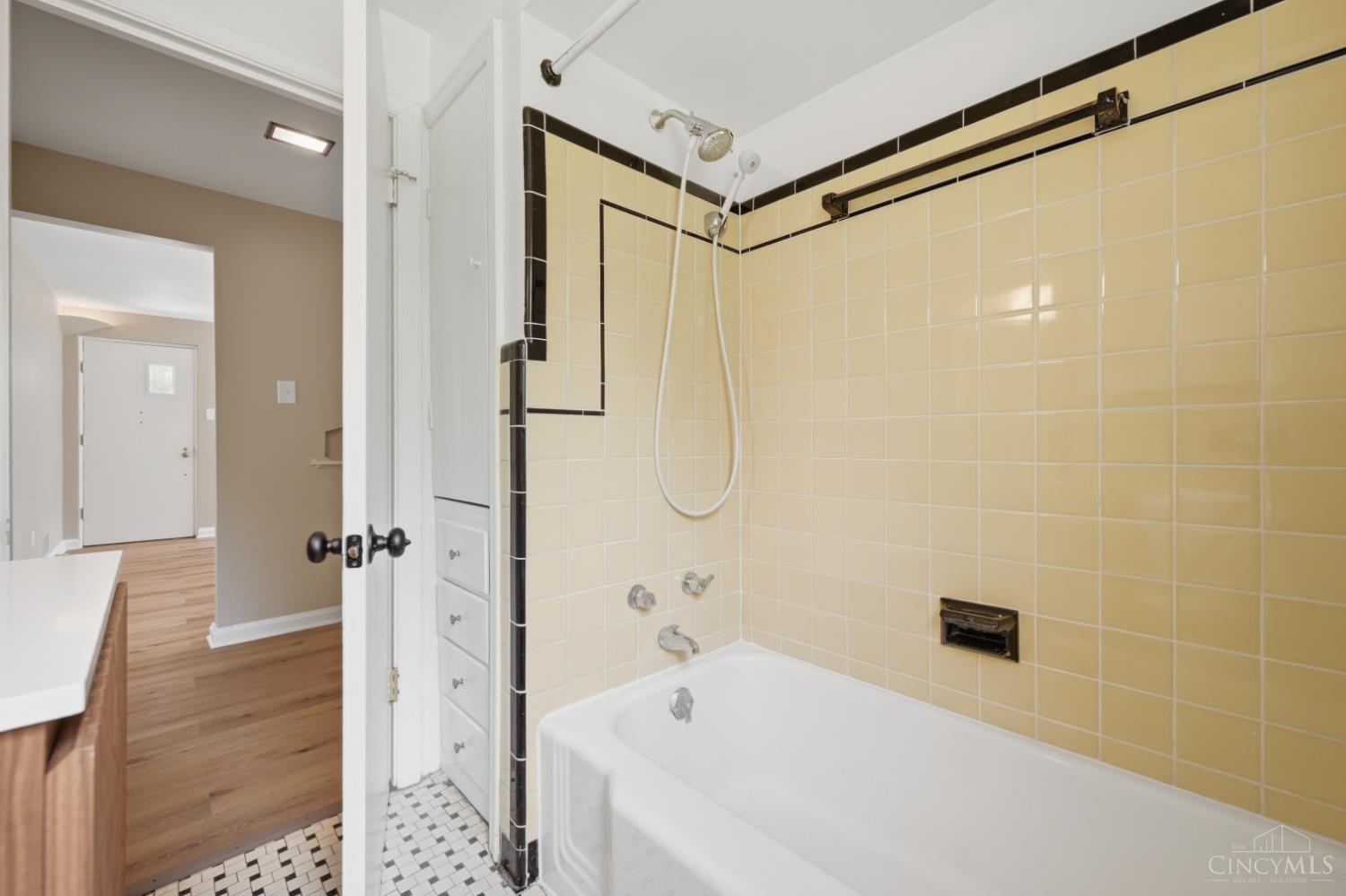 2879 Saint Catherine Place