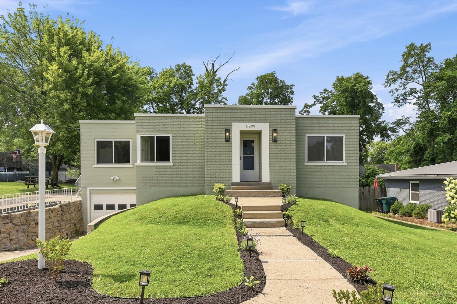 2879 Saint Catherine Place