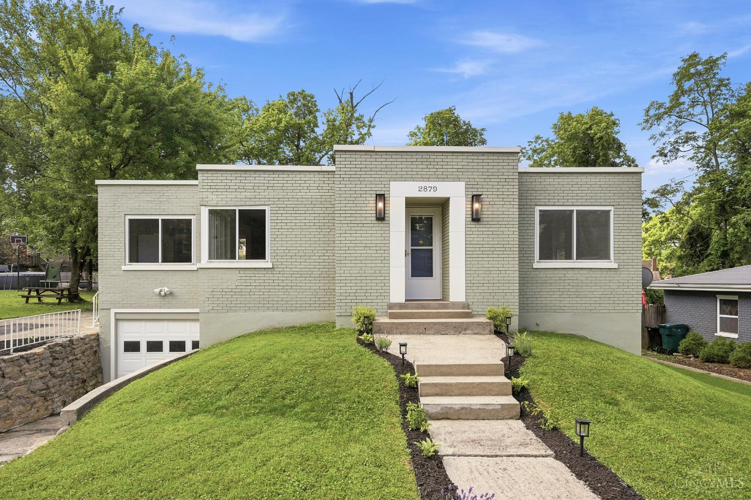 2879 Saint Catherine Place