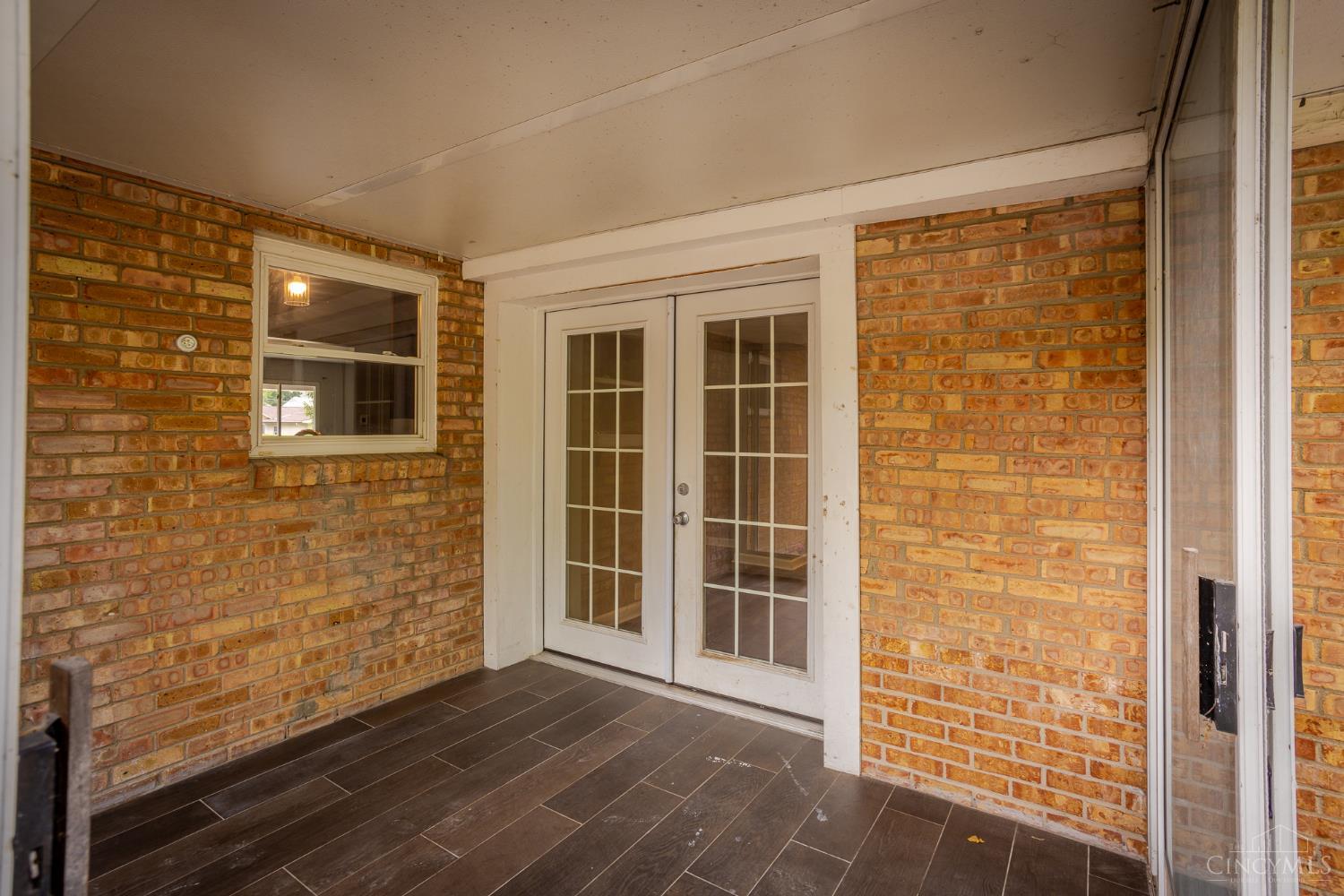 8485 Linderwood Lane