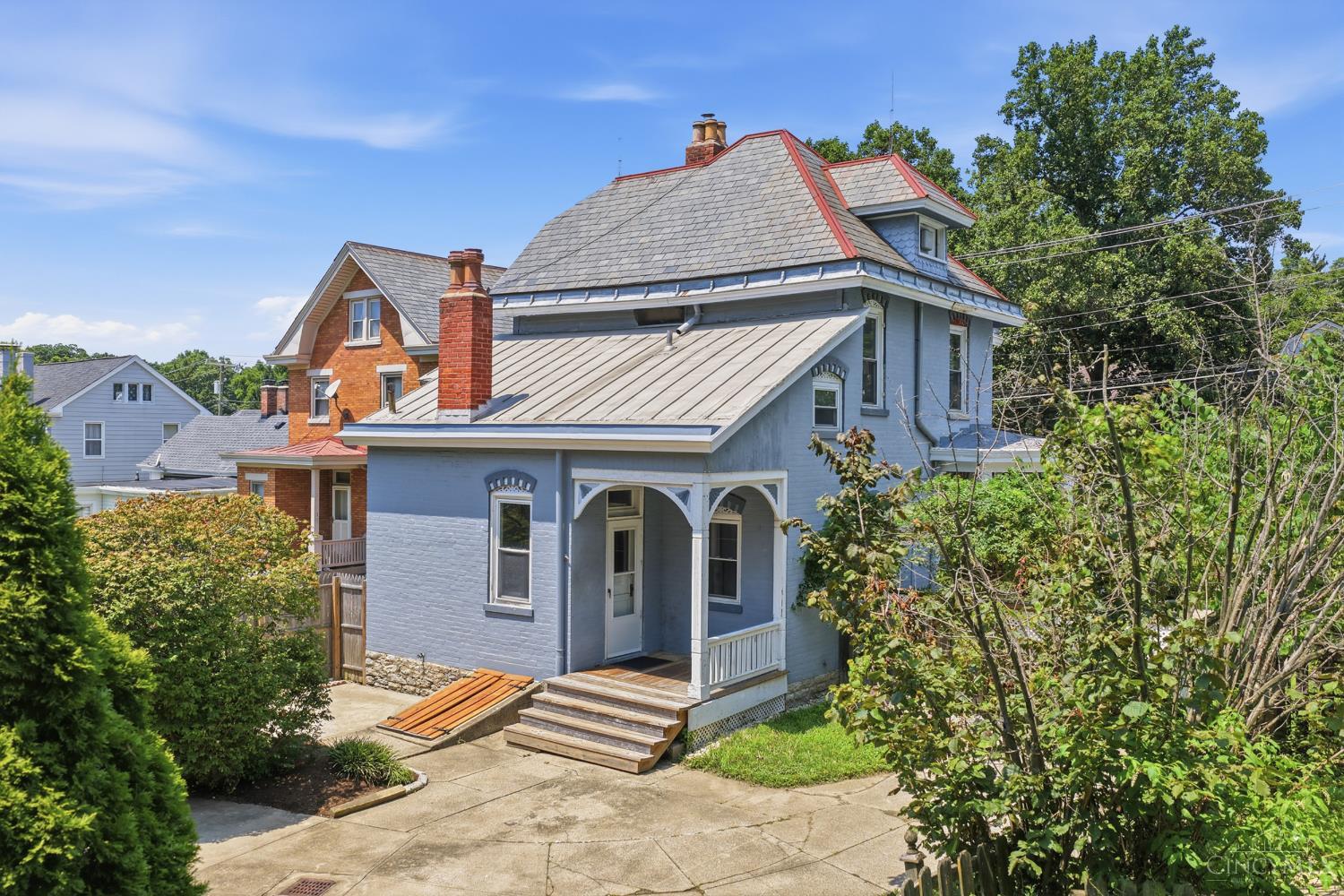 3025 Montana Avenue