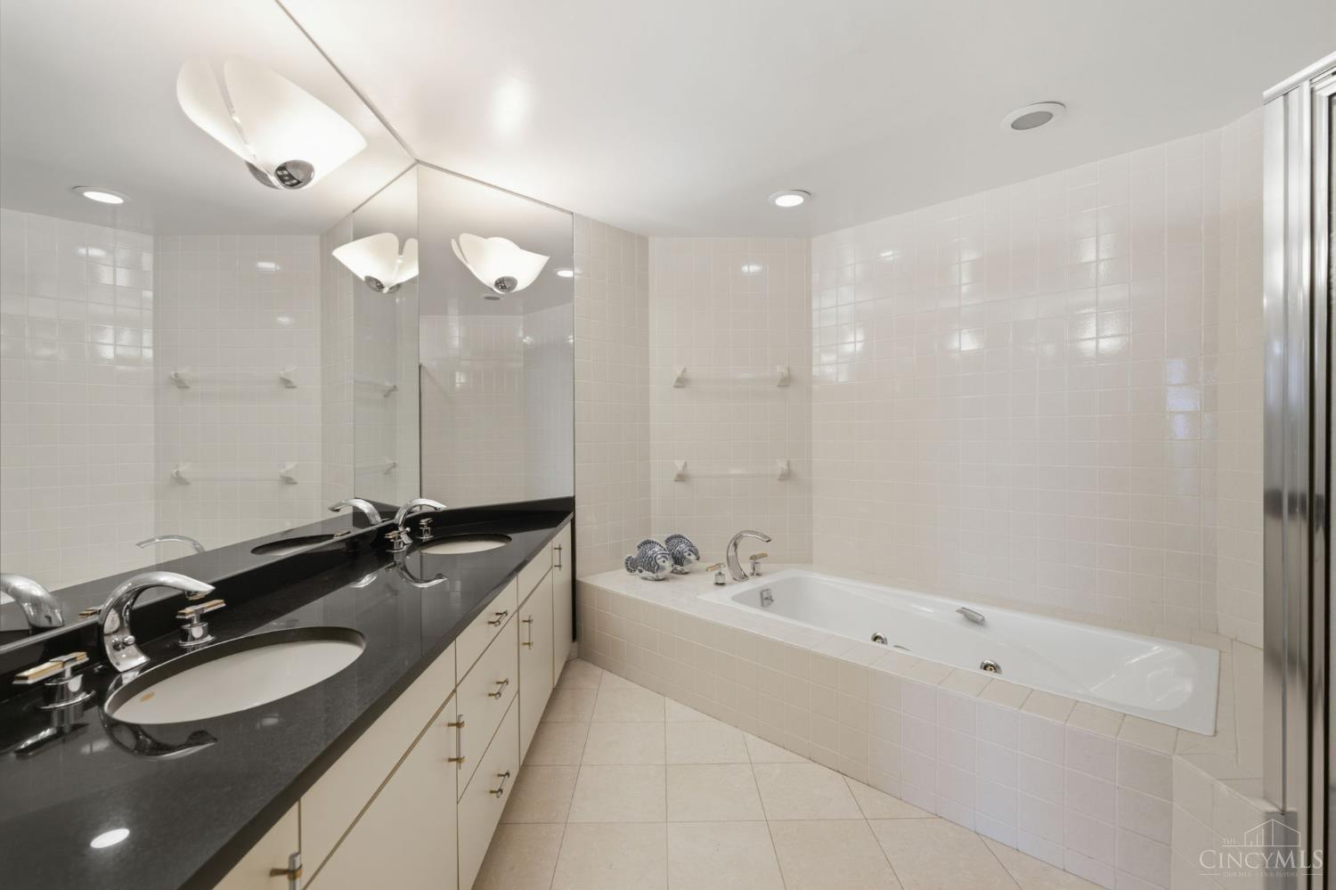2412 Ingelside Avenue Unit: 5-C