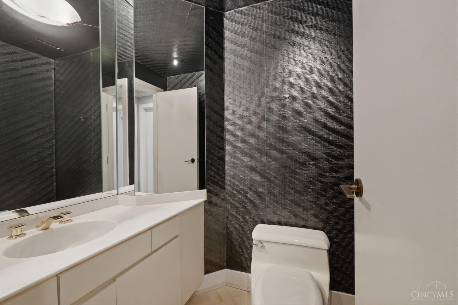2412 Ingelside Avenue Unit: 5-C