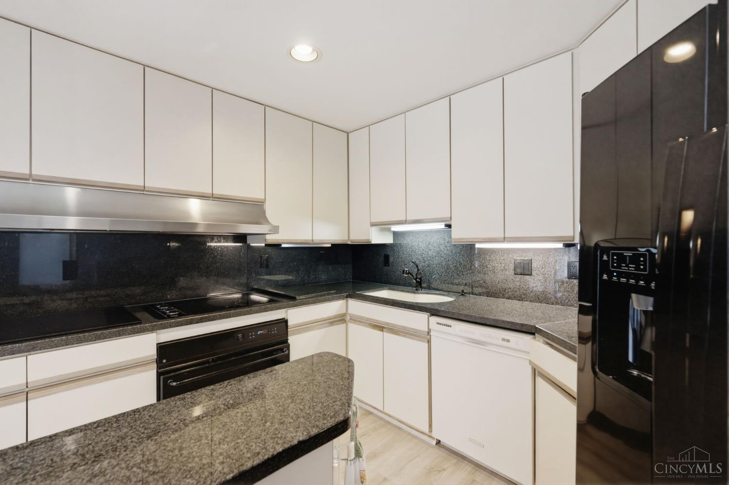 2412 Ingelside Avenue Unit: 5-C