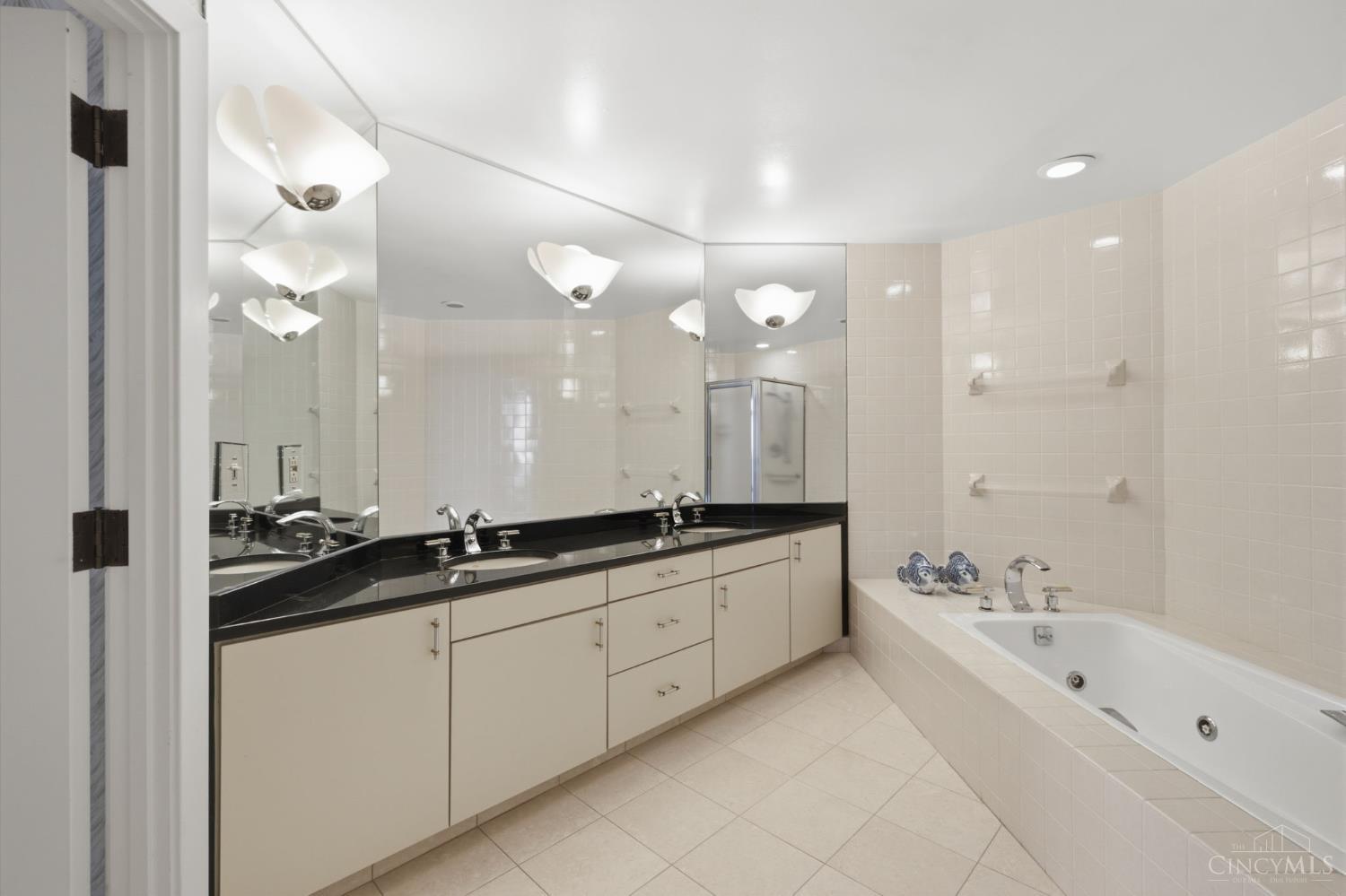 2412 Ingelside Avenue Unit: 5-C