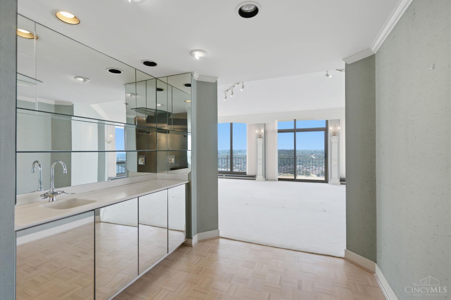 2412 Ingelside Avenue Unit: 5-C