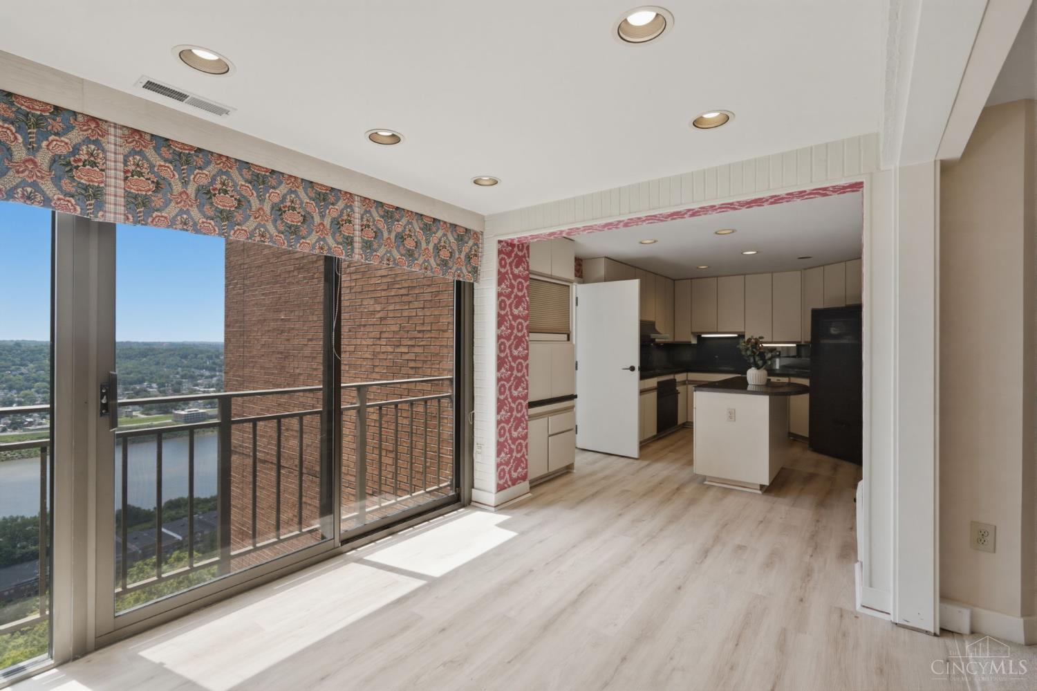 2412 Ingelside Avenue Unit: 5-C