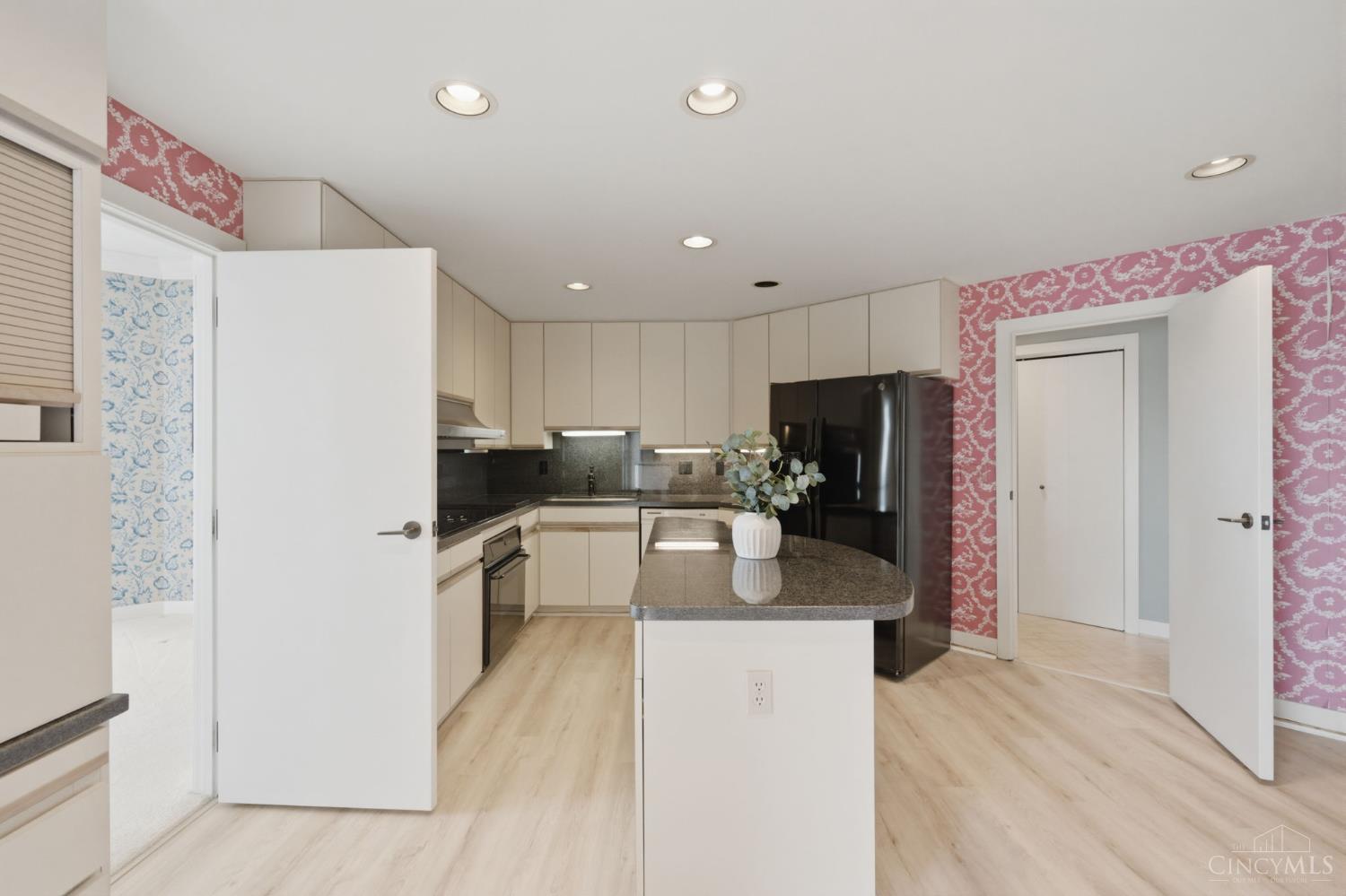 2412 Ingelside Avenue Unit: 5-C