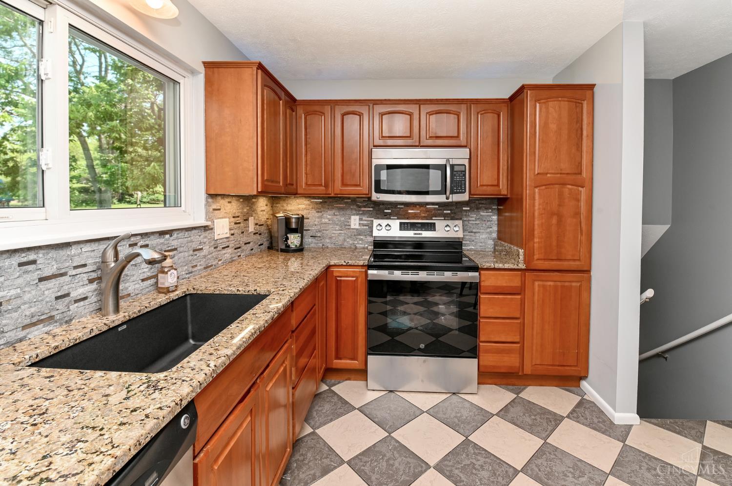 8004 Honeysuckle Lane
