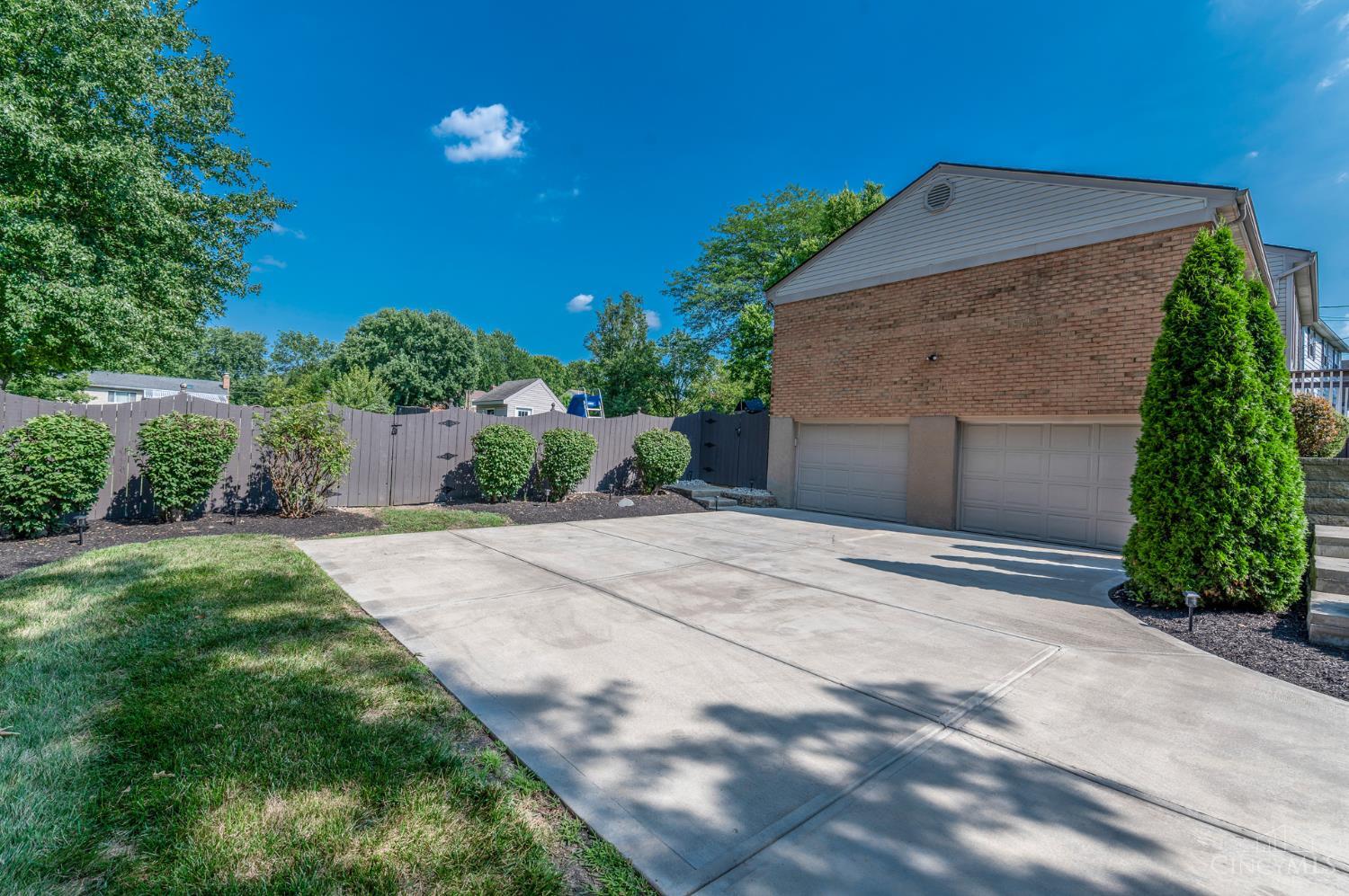 8004 Honeysuckle Lane