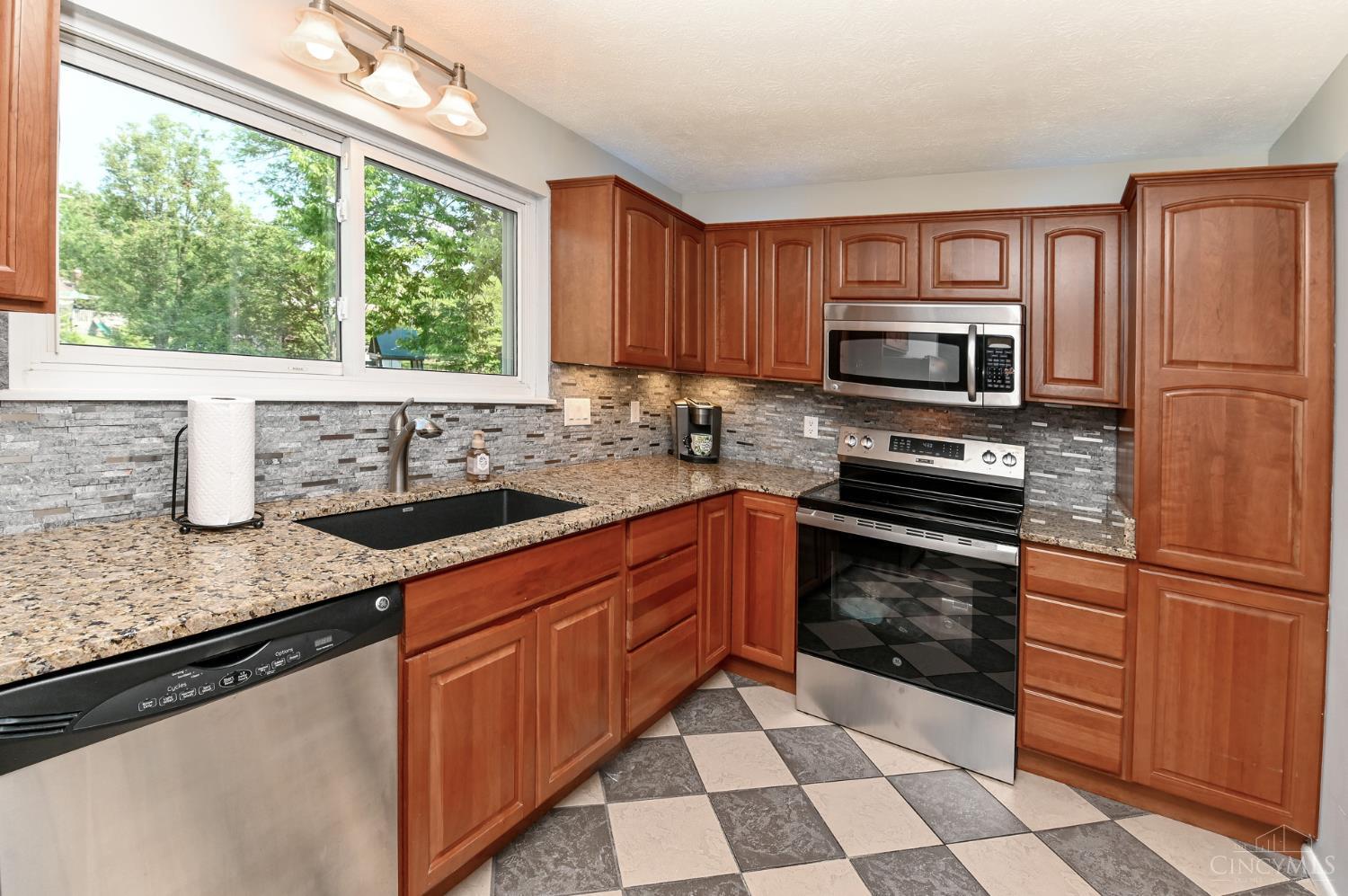 8004 Honeysuckle Lane