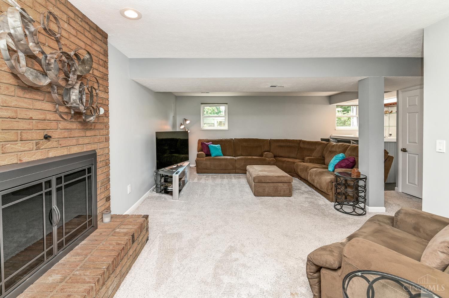 8004 Honeysuckle Lane