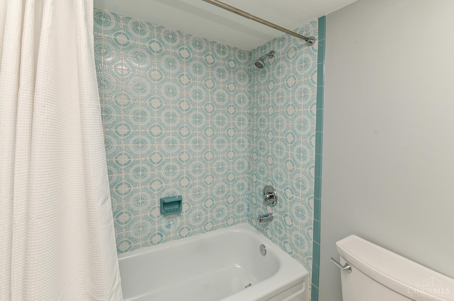 8004 Honeysuckle Lane