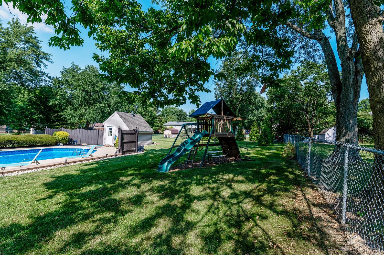 8004 Honeysuckle Lane