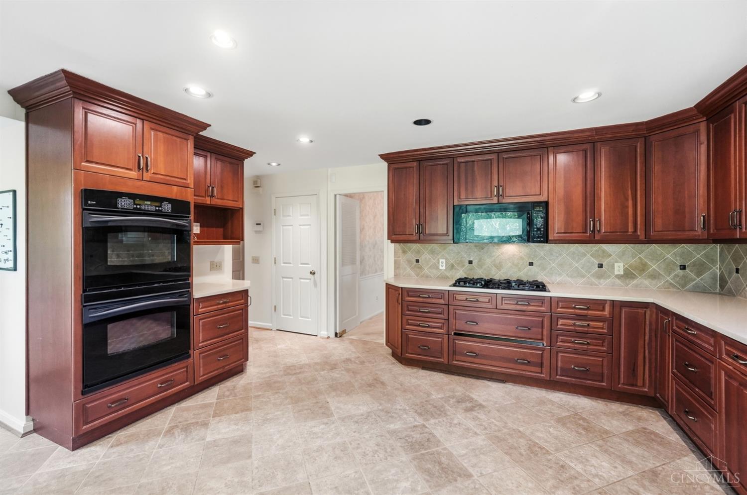 5362 Palisades Drive