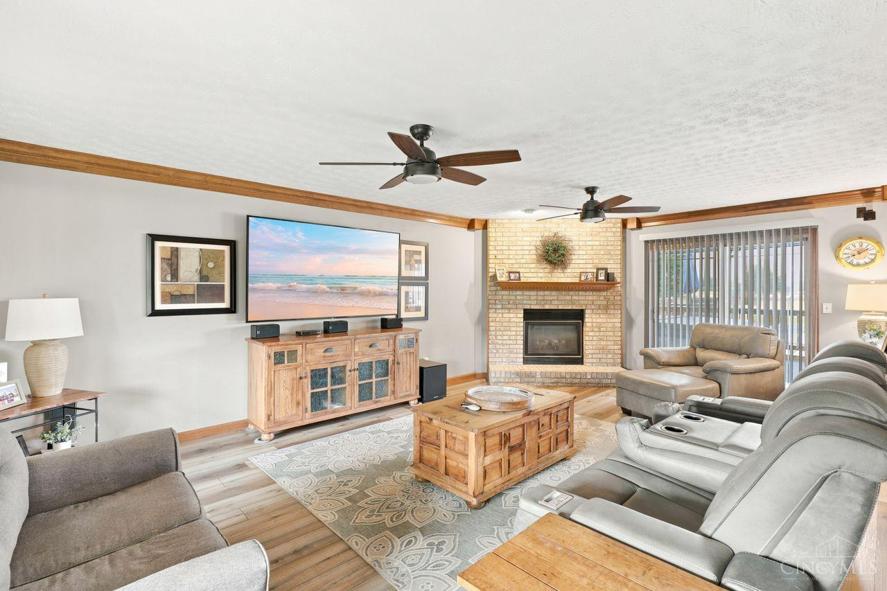 2521 Twin Oaks Drive