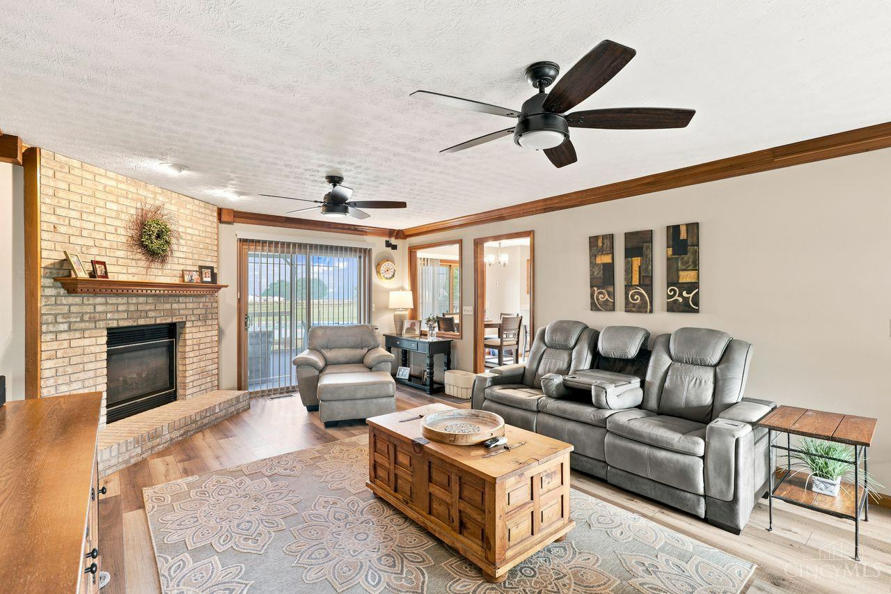 2521 Twin Oaks Drive