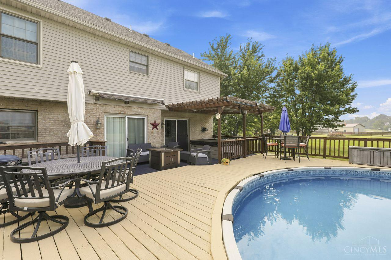 2521 Twin Oaks Drive